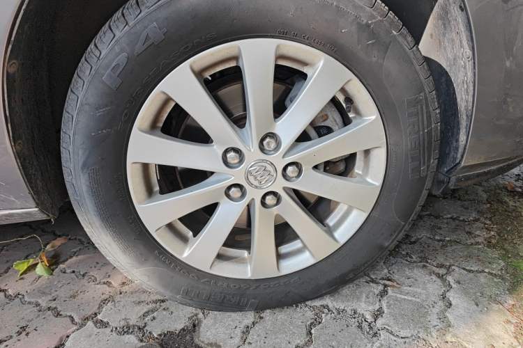 Used Buick GL8 2017 25S Luxury Version China V Standard Right Front Wheel Hub