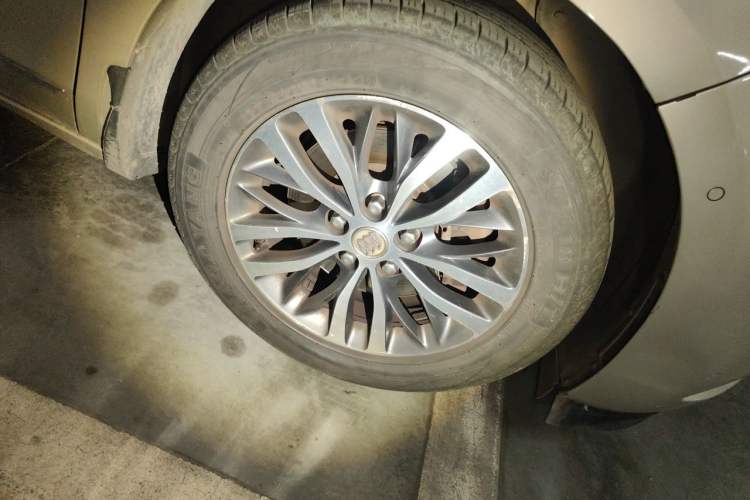 Used Buick GL8 2017 ES 28T Flagship Model China V Standard Right Front Wheel Hub