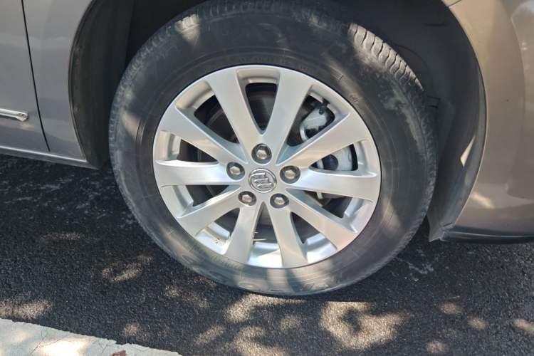 Used Buick GL8 2017 25S Luxury Version China V Standard Right Front Wheel Hub