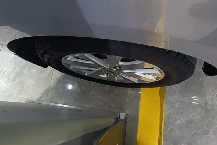 Used Buick GL8 2017 25S Luxury Version China V Standard Right Rear Wheel Hub
