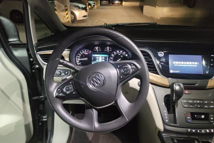 Used Buick GL8 2017 ES 28T Comfort Model China V Standard Steering Wheel