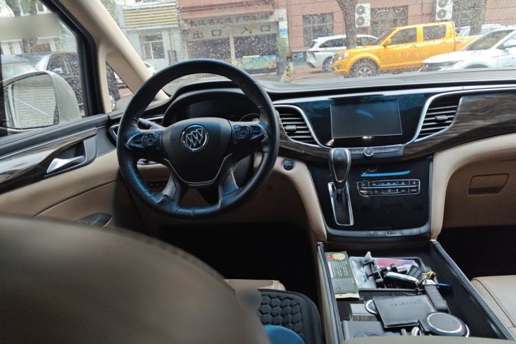 Used Buick GL8 2017 ES 28T Flagship Model China V Standard Steering Wheel