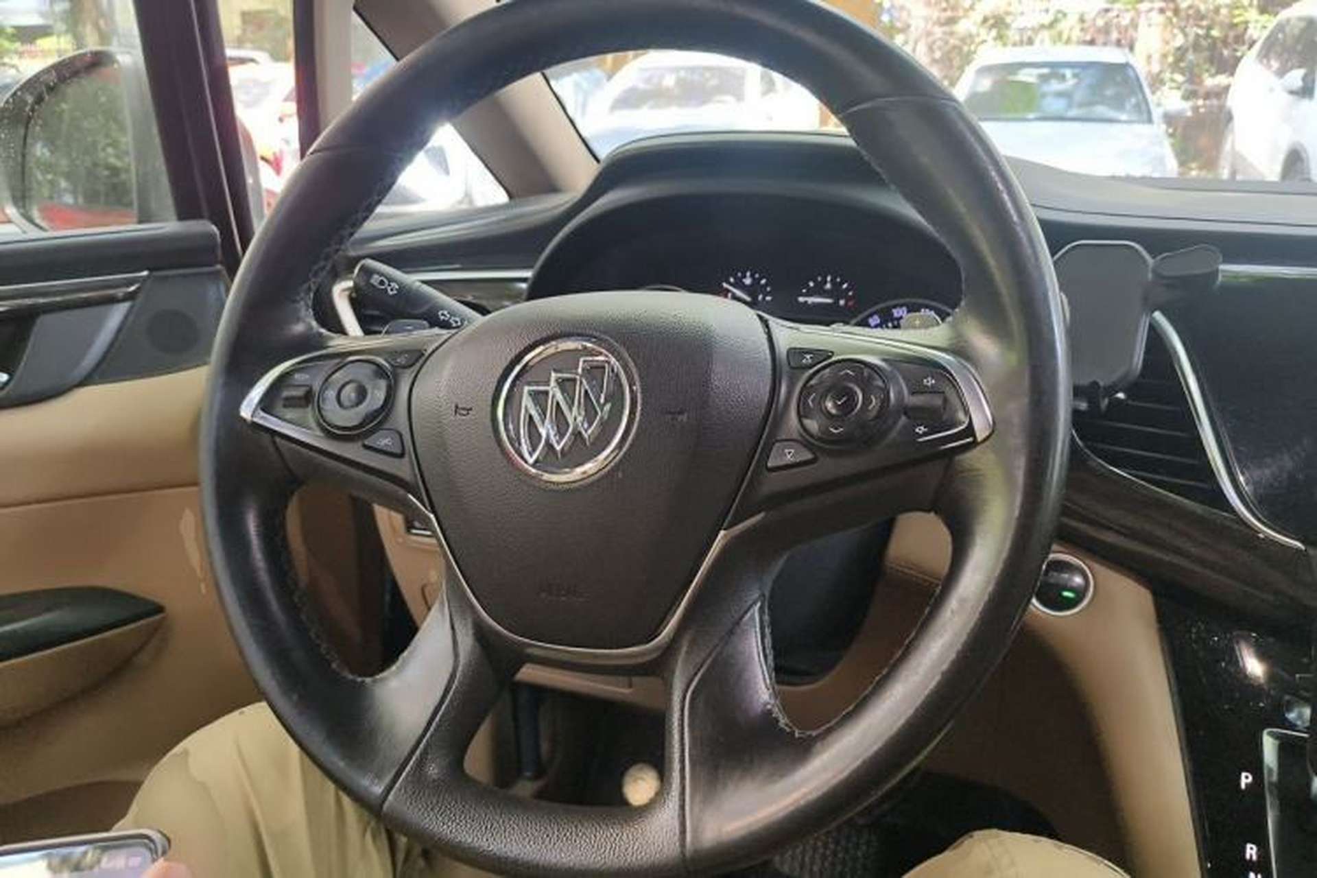 Used Buick GL8 2017 ES 28T Luxury Model China V Standard Steering Wheel
