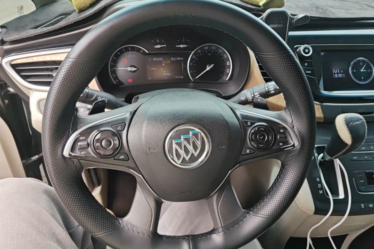 Used Buick GL8 2017 ES 28T Comfort Model China V Standard Steering Wheel