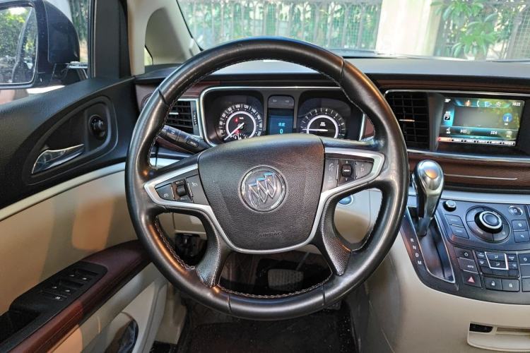 Used Buick GL8 2017 25S Luxury Version China V Standard Steering Wheel