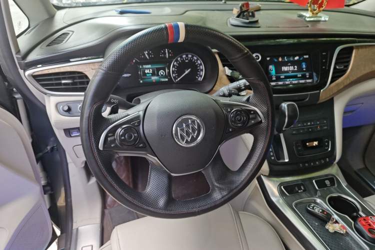 Used Buick GL8 2017 ES 28T Comfort Model China V Standard Steering Wheel
