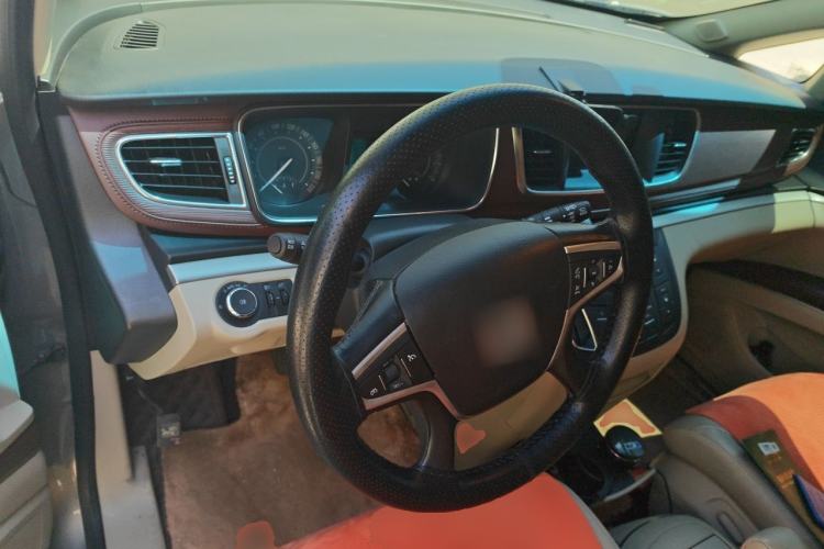 Used Buick GL8 2017 25S Prestige Version China V Standard Steering Wheel