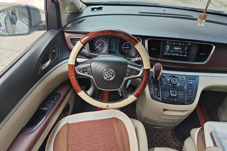 Used Buick GL8 2017 25S Luxury Version China V Standard Steering Wheel