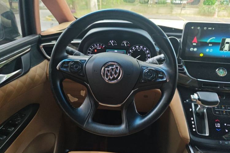 Used Buick GL8 2017 ES 28T Luxury Model China V Standard Steering Wheel