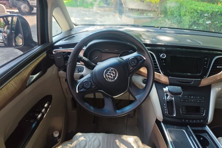 Used Buick GL8 2017 ES 28T Comfort Model China V Standard Steering Wheel