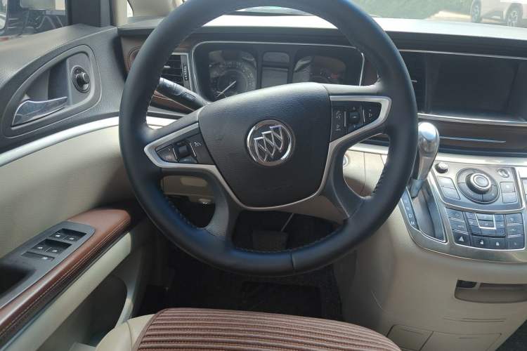 Used Buick GL8 2017 25S Comfort Version China V Standard Steering Wheel