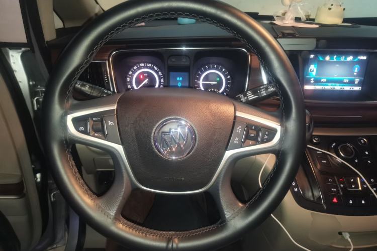 Used Buick GL8 2017 25S Comfort Version China V Standard Steering Wheel