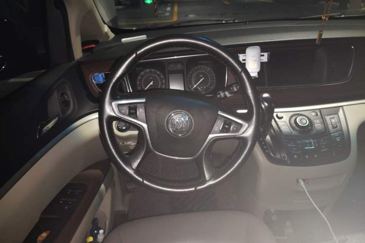 Used Buick GL8 2017 25S Comfort Version China V Standard Steering Wheel