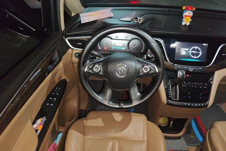 Used Buick GL8 2017 ES 28T Luxury Model China V Standard Steering Wheel