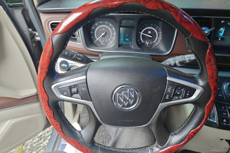Used Buick GL8 2017 25S Luxury Version China V Standard Steering Wheel