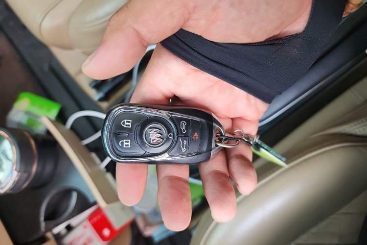 Used Buick GL8 2017 ES 28T Luxury Model China V Standard Vehicle Key
