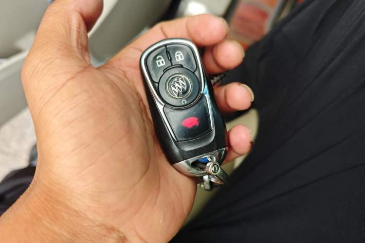 Used Buick GL8 2017 ES 28T Comfort Model China V Standard Vehicle Key