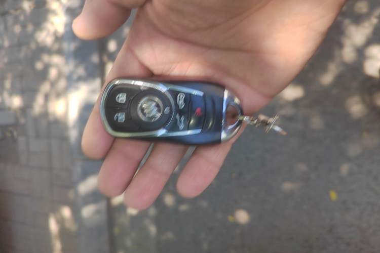 Used Buick GL8 2017 ES 28T Luxury Model China V Standard Vehicle Key
