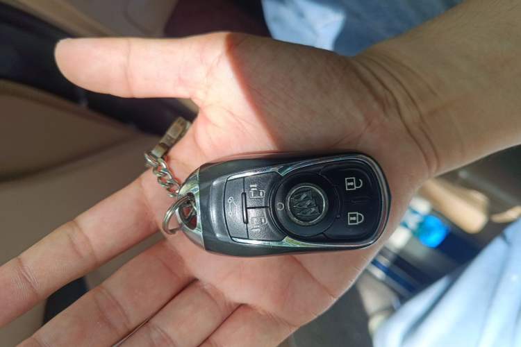 Used Buick GL8 2017 ES 28T Luxury Model China V Standard Vehicle Key