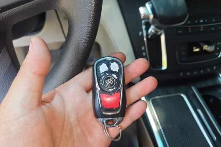 Used Buick GL8 2017 ES 28T Comfort Model China V Standard Vehicle Key