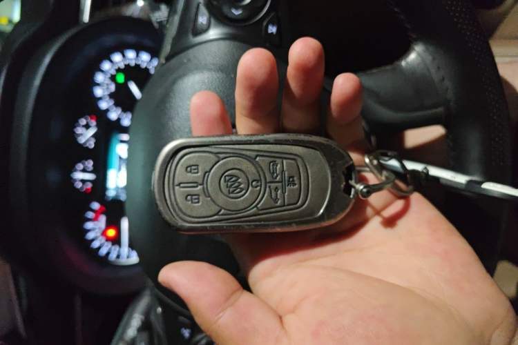 Used Buick GL8 2017 ES 28T Luxury Model China V Standard Vehicle Key