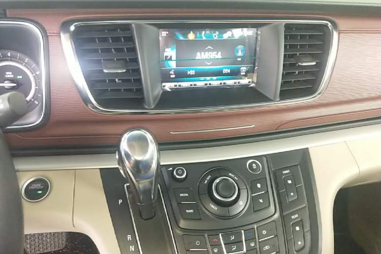Used Buick GL8 2017 25S Luxury Version China V Standard Audio And AC Panel