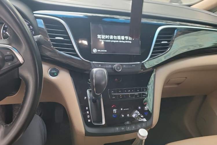 Used Buick GL8 2017 ES 28T Flagship Model China V Standard Audio And AC Panel
