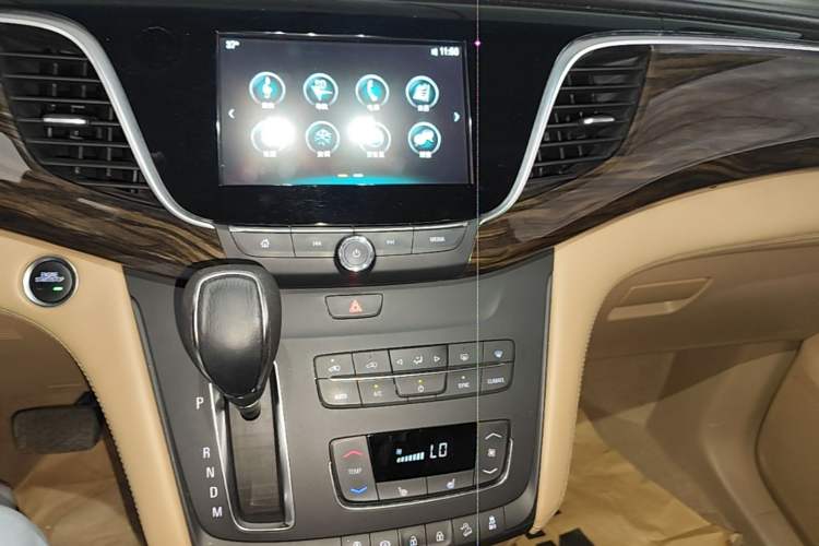 Used Buick GL8 2017 ES 28T Premium Version China V Standard Audio And AC Panel