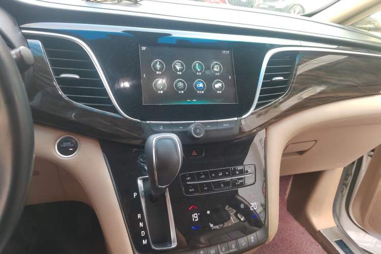 Used Buick GL8 2017 ES 28T Luxury Model China V Standard Audio And AC Panel