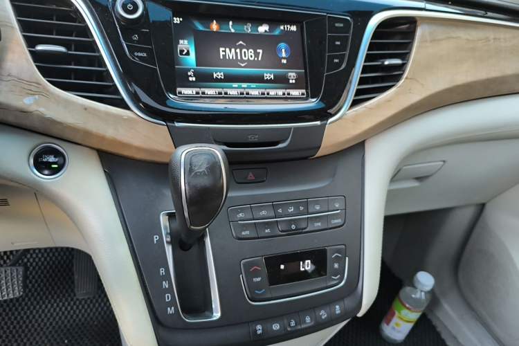 Used Buick GL8 2017 ES 28T Comfort Model China V Standard Audio And AC Panel