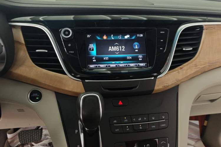 Used Buick GL8 2017 ES 28T Comfort Model China V Standard Audio And AC Panel