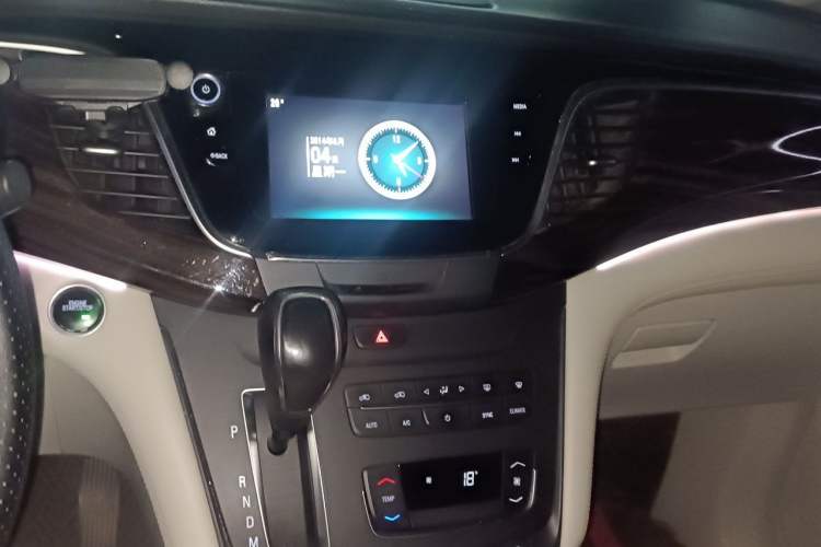 Used Buick GL8 2017 ES 28T Comfort Model China V Standard Audio And AC Panel
