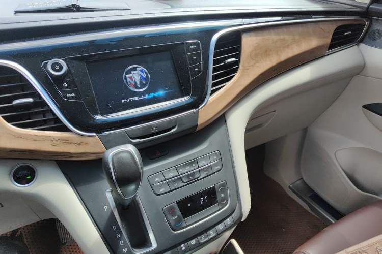 Used Buick GL8 2017 ES 28T Comfort Model China V Standard Audio And AC Panel