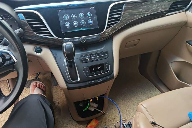 Used Buick GL8 2017 ES 28T Premium Version China V Standard Audio And AC Panel