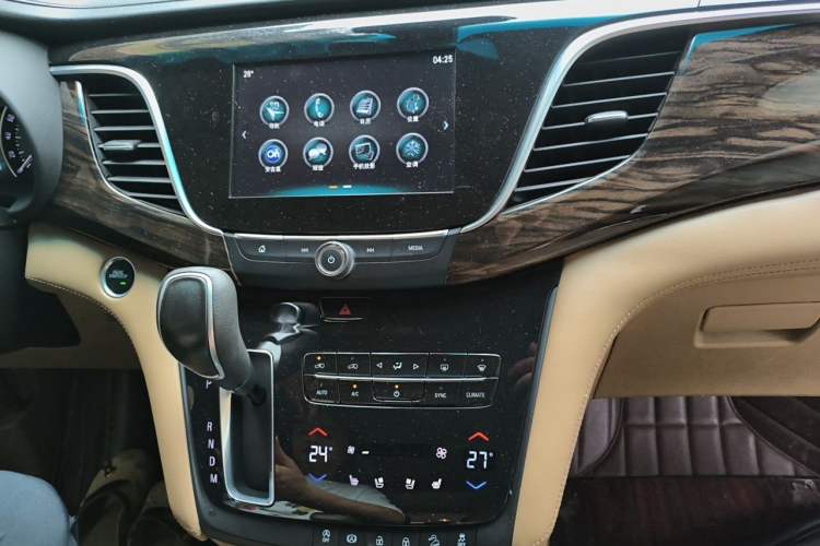 Used Buick GL8 2017 ES 28T Flagship Model China V Standard Audio And AC Panel
