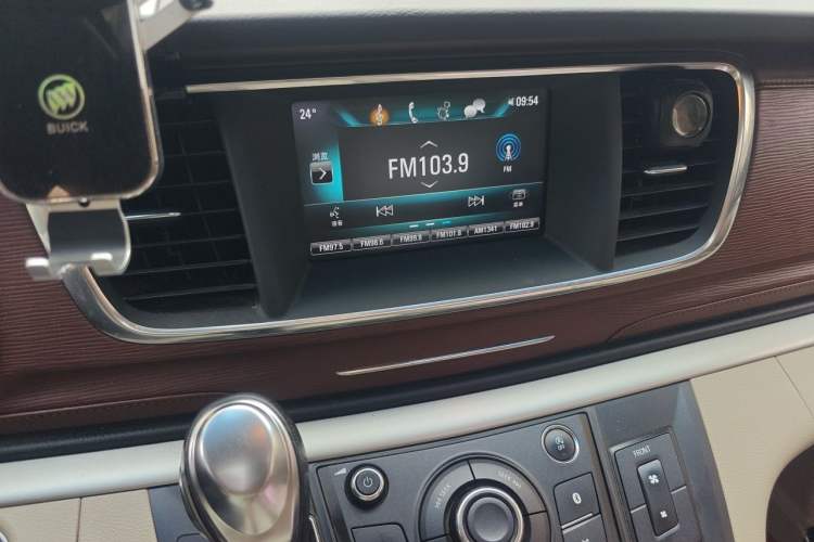 Used Buick GL8 2017 25S Luxury Version China V Standard Audio And AC Panel