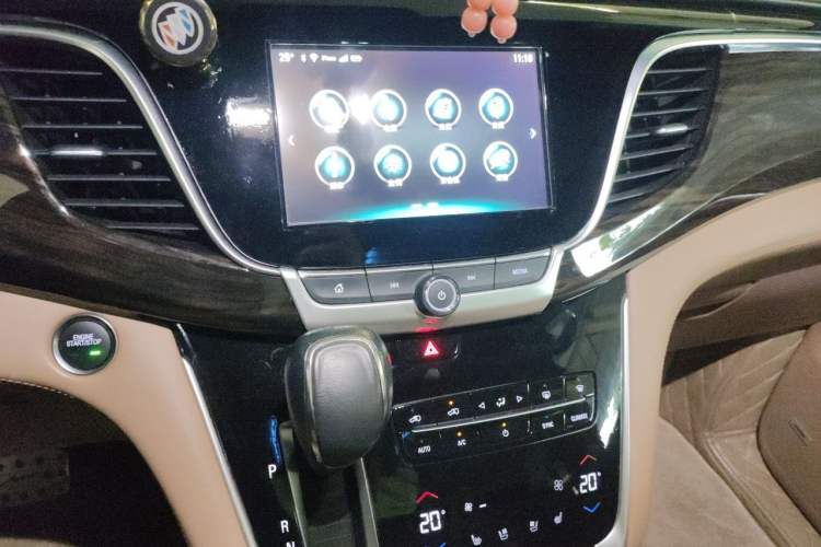 Used Buick GL8 2017 ES 28T Flagship Model China V Standard Audio And AC Panel
