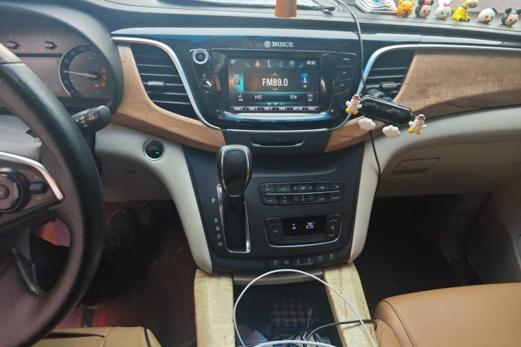 Used Buick GL8 2017 ES 28T Comfort Model China V Standard Audio And AC Panel