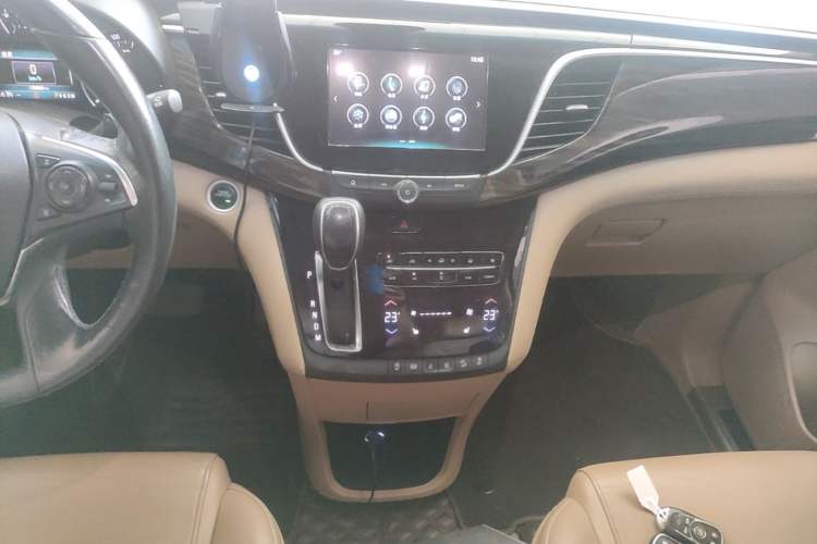 Used Buick GL8 2017 ES 28T Luxury Model China V Standard Audio And AC Panel