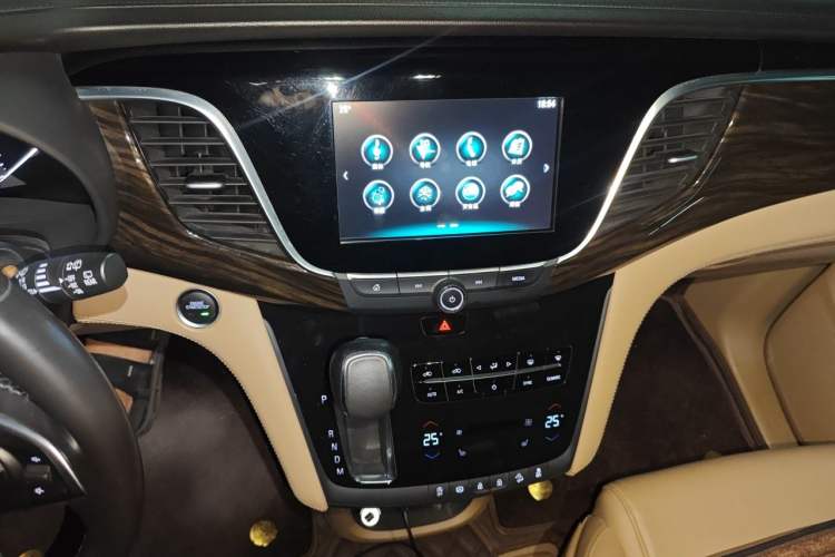Used Buick GL8 2017 ES 28T Luxury Model China V Standard Audio And AC Panel