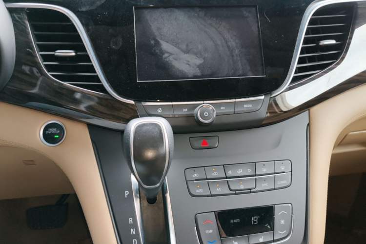 Used Buick GL8 2017 ES 28T Premium Version China V Standard Audio And AC Panel