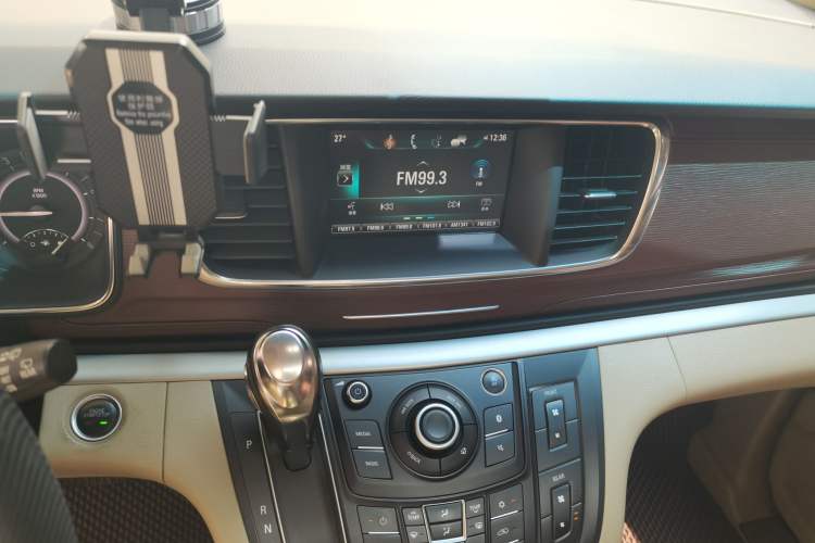 Used Buick GL8 2017 25S Luxury Version China V Standard Audio And AC Panel