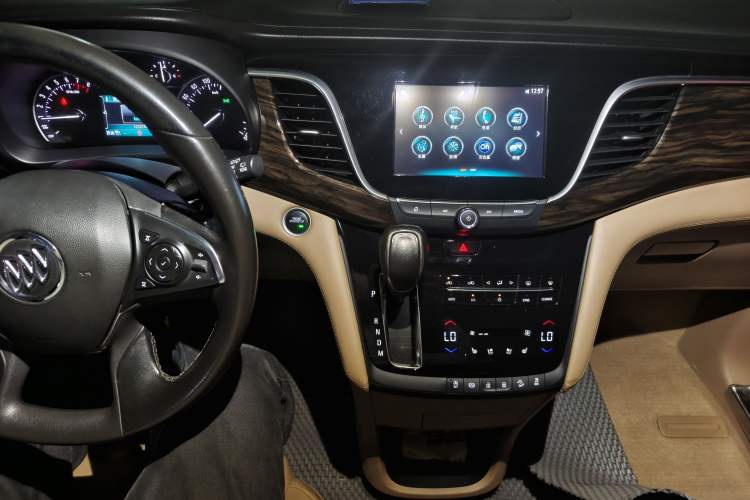 Used Buick GL8 2017 ES 28T Flagship Model China V Standard Audio And AC Panel