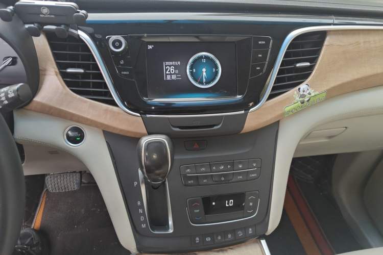 Used Buick GL8 2017 ES 28T Comfort Model China V Standard Audio And AC Panel