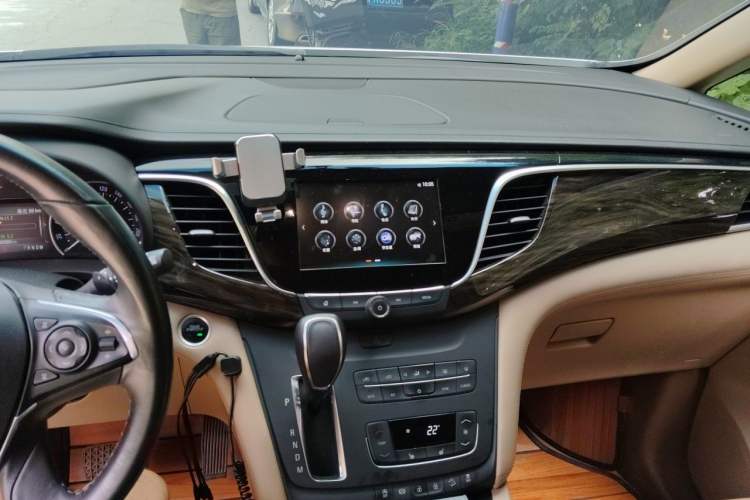 Used Buick GL8 2017 ES 28T Premium Version China V Standard Audio And AC Panel
