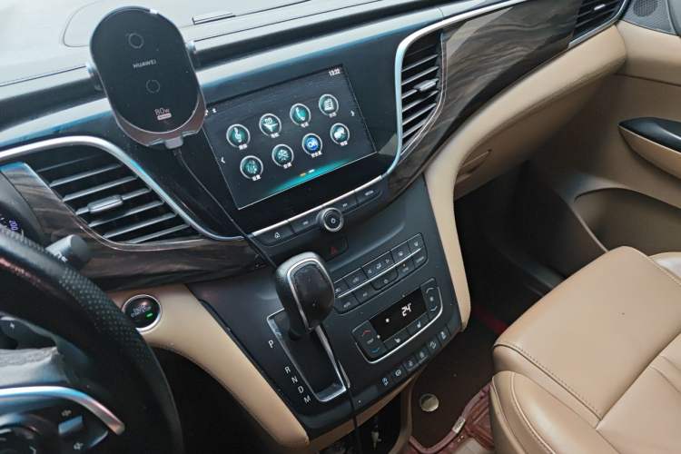 Used Buick GL8 2017 ES 28T Premium Version China V Standard Audio And AC Panel