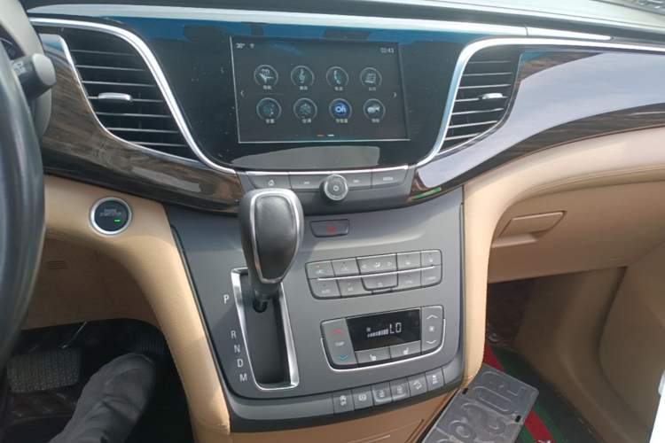 Used Buick GL8 2017 ES 28T Premium Version China V Standard Audio And AC Panel