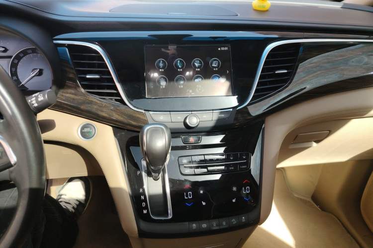 Used Buick GL8 2017 ES 28T Luxury Model China V Standard Audio And AC Panel