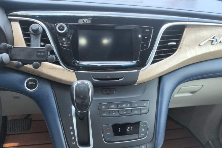 Used Buick GL8 2017 ES 28T Comfort Model China V Standard Audio And AC Panel