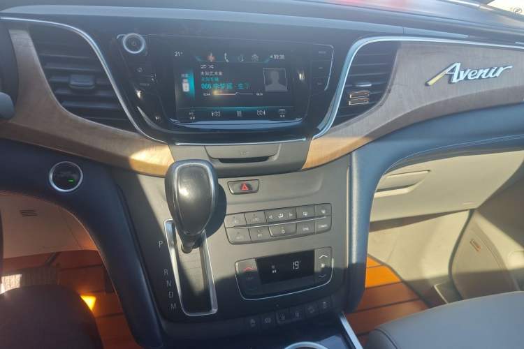 Used Buick GL8 2017 ES 28T Comfort Model China V Standard Audio And AC Panel